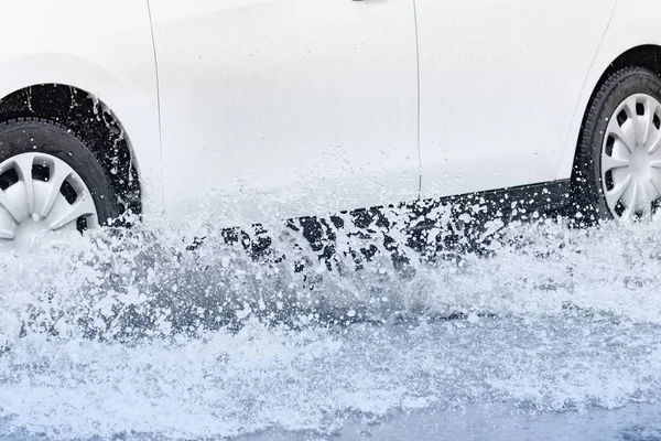 Motion Car Rain Big Puddle Water Spray Wheels — Stock Photo, Image