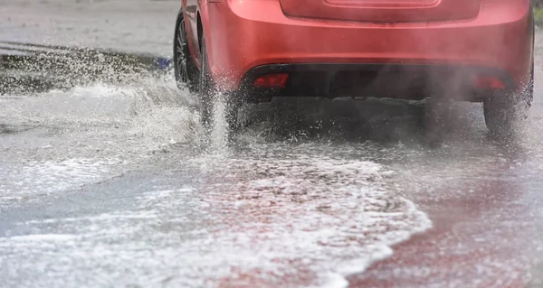 Motion Car Rain Big Puddle Water Spray Wheels — Stock Photo, Image