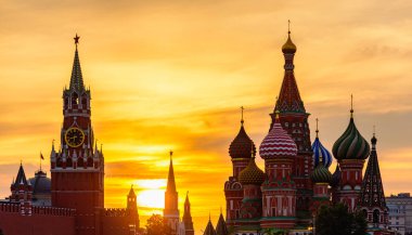 Moskova Kızıl Meydan günbatımı Kremlin arka plan üzerinde