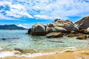 Güney Çin denizi, Nha Trang yakınlarındaki Vietnam kıyıları..