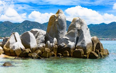 Güney Çin denizi, Nha Trang yakınlarındaki Vietnam kıyıları..