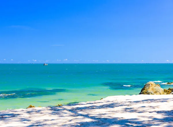 Bella Costa Sassosa Del Mar Cinese Meridionale Contro Cielo Blu — Foto Stock