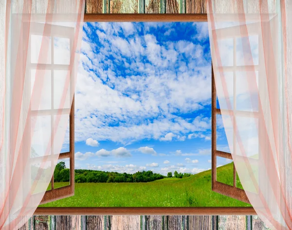 Naturlandschaft Mit Blick Durch Ein Fenster Mit Vorhängen — Stockfoto