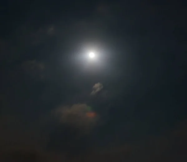 Volle Maan Nacht Maan Schijnt Door Wolk — Stockfoto