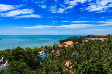 Vietnam MUI KD-Eylül 25.2018: deniz kıyısında binanın tepesinden bitişik bölge görünümünü otel Desolie
