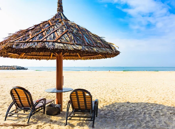 Group Deck Chairs Umbrella Sandy Beach Sea Tropical Sunny Day — Stock Photo, Image