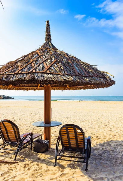 Group Deck Chairs Umbrella Sandy Beach Sea Tropical Sunny Day — Stock Photo, Image
