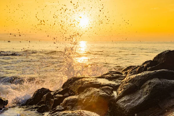 Aube Matin Sur Les Vagues Bord Mer Écrasent Contre Les — Photo