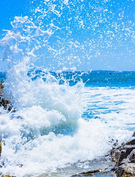 Splashing Waves Crashing Rocky Shore Dawn Sun — Stock Photo, Image