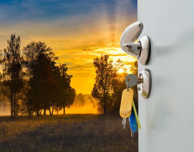 Orman ve güneş bakan kapı kolu ve anahtarları Konservatuar açmak