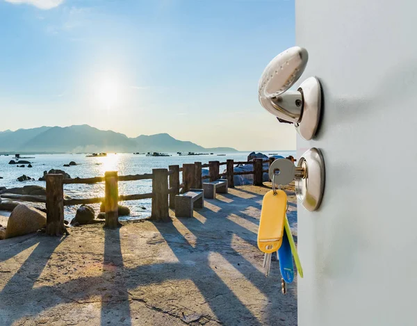 Morning Sunrise Wooden Fence Casts Shadow Sun Seafront — Stock Photo, Image