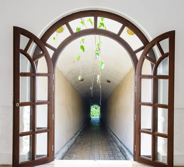 Open Wooden Door Arch Entrance Tunnel — Stock Photo, Image