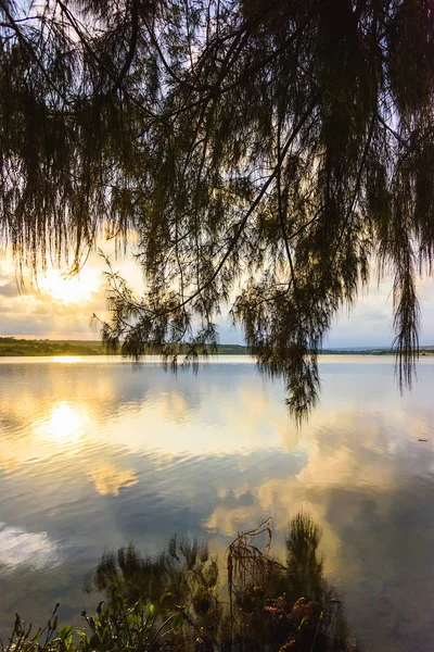 Paradise Colorful Sunset Lake Reflection Clouds Water — Stock Photo, Image