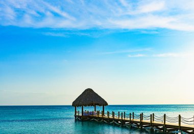 denizde iskele çardak