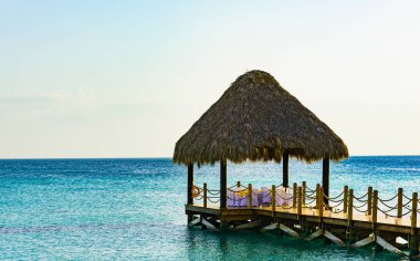 denizde iskele çardak