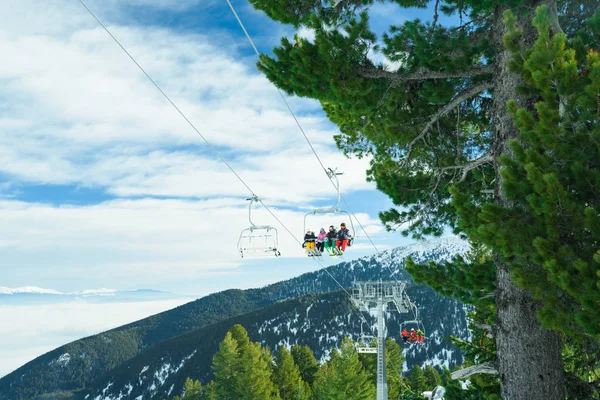 Stollift med människor — Stockfoto