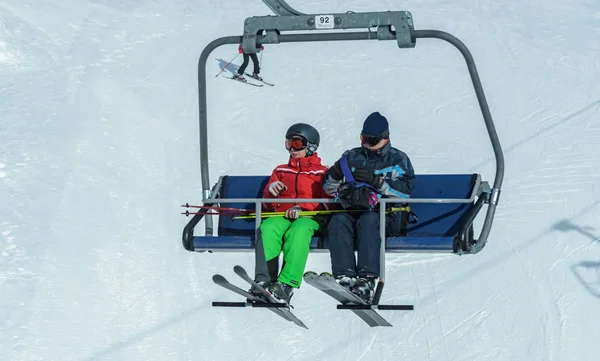 Chairlift with people — Stock Photo, Image