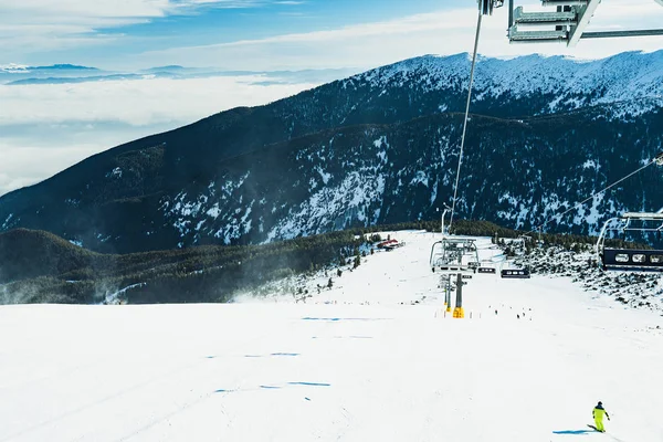 Sessellift für Skifahrer am Seil — Stockfoto