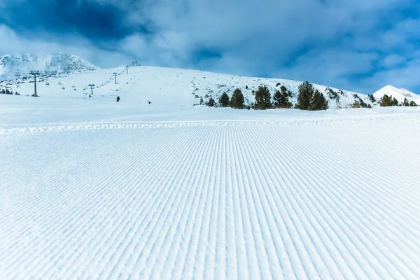 Sessellift für Skifahrer am Seil — Stockfoto