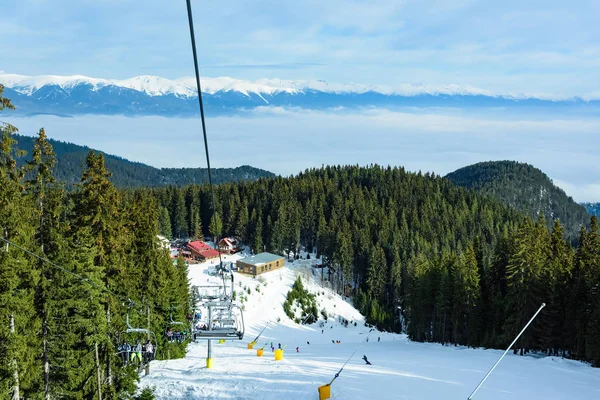 Sessellift für Skifahrer am Seil — Stockfoto