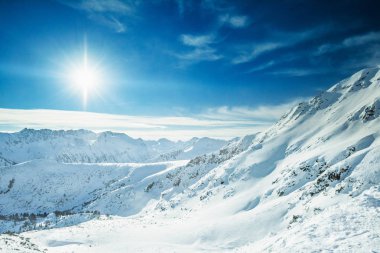 Bulgaristan'da kışın Pirin dağları