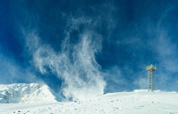 Blizzard des neiges en montagne — Photo