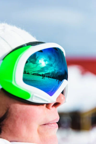 Frau mit Skibrille — Stockfoto