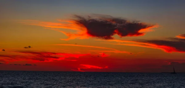 Magnifique coucher de soleil des Caraïbes — Photo