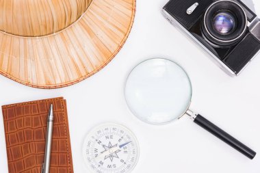 Tatil planı. Macera ve açık hava aktiviteleri için öğelerin hazırlanması gereklidir