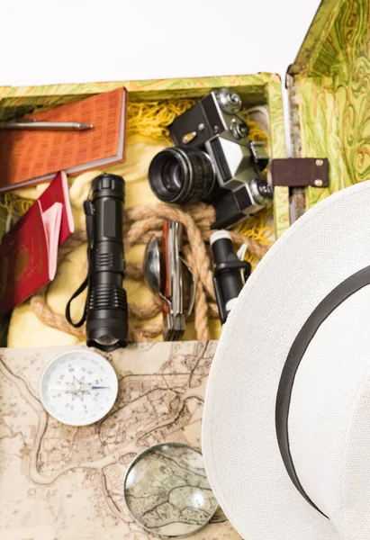 Kufr Kamera Cestovní Klobouk Zápisník Mapa Kompas Koncept Přípravy Dobrodružství — Stock fotografie