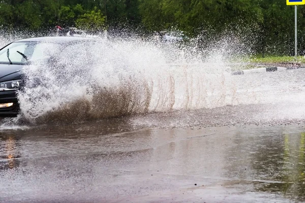 Russia Moscow May 2020 Car Drives Pool Water Splashes Spring — Stock Photo, Image