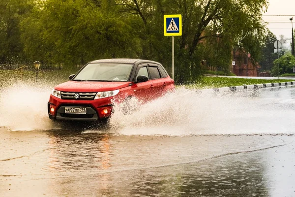 Russia Moscow May 2020 Car Drives Pool Water Splashes Spring — Stock Photo, Image