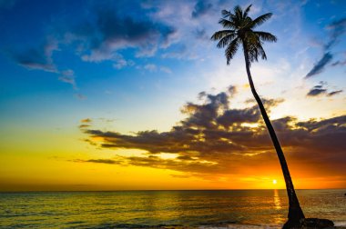 Karayipler 'in güzel, sakin gün batımı güzel havada.