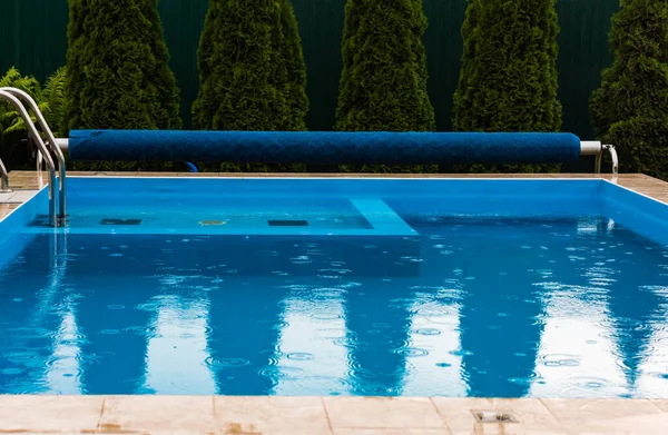 Der Leiter Edelstahlbecken Mit Wassertropfen — Stockfoto