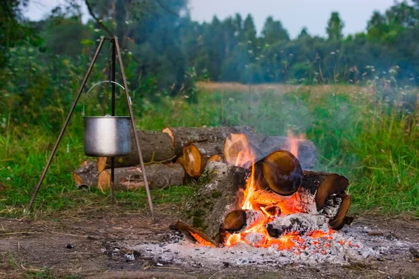Kettle Tripod Hanging Bonfire — Stock Photo, Image