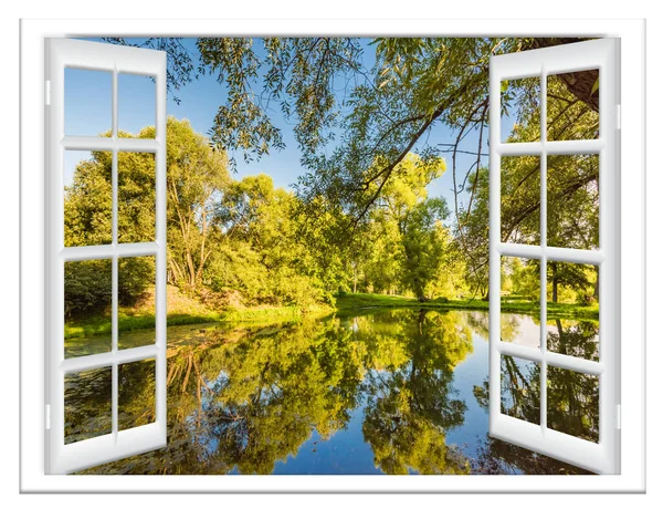 Utsikt Från Fönstret Vattenförekomst Och Trädet Sommaren — Stockfoto