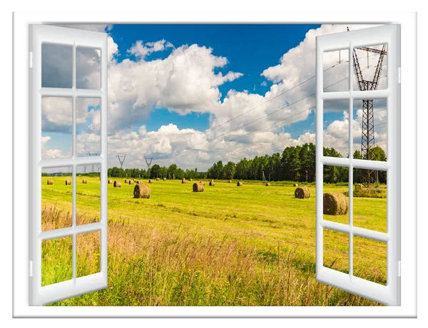 Finestra Aperta Con Vista Sul Campo Con Fieno Dopo Raccolta — Foto Stock