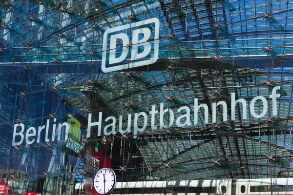 Berlin Almanya - 6 Haziran 2018: Alman demiryolu logosu 