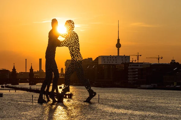 Берлин Германия Июня 2018 Года Человек Молекула Скайлайн Вид Эльзенского — стоковое фото