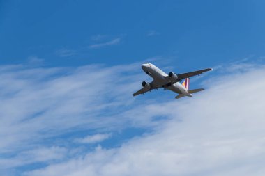Berlin, Almanya-Temmuz 7, 2018: arası Germanwings, Airbus A319-112, Berlin Tegel Havaalanı kapalı alır. A319 160 yolcu taşıyan ve 3.700 en fazla bir yelpazesine sahiptir NMI.