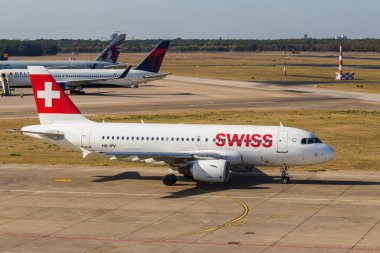 Berlin, Almanya, 8 Eylül 2018: İsviçre Airbus A319-112 Berlin Tegel Havalimanı'nda.