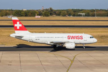 Berlin, Almanya, 8 Eylül 2018: İsviçre Airbus A319-112 Berlin Tegel Havalimanı'nda.