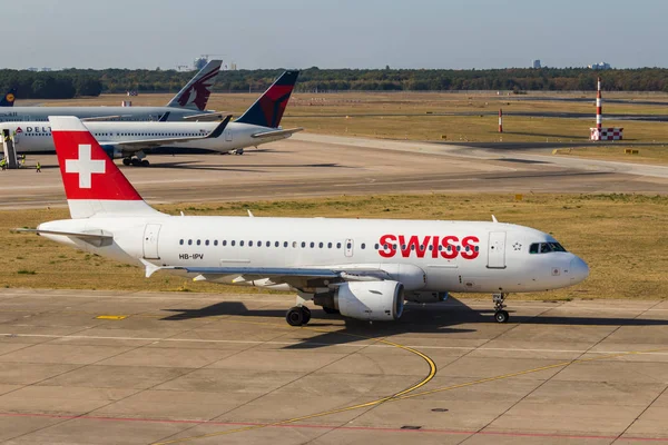 Berlín Alemania Septiembre 2018 Swiss Airbus A319 112 Aeropuerto Tegel — Foto de Stock