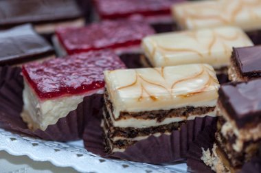 Cokies arrangedin satır yakın çekim. Ev yapımı tatlılar.