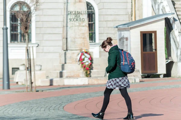 Timisoara Rumänien März 2018 Frau Läuft Auf Der Straße Der — Stockfoto