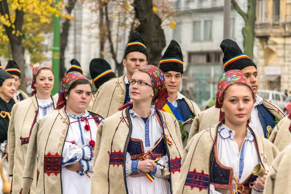 Arad Rumänien December 2012 Människor Bär Folkdräkter Nationaldagen Paraden Arad — Stockfoto