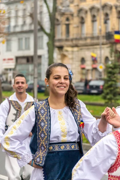 Arad Rumänien December 2012 Kvinna Som Bär Folkdräkt Nationaldagen Paraden — Stockfoto