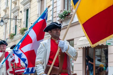 Timisoara, Romanya - 15 Eylül 2018: Nöbetçi değiştirme töreni. Dönem kostümleri.