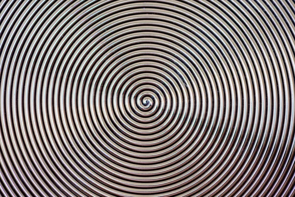 Metalik spiral dokuya yakın çekim. Metal yüzey.