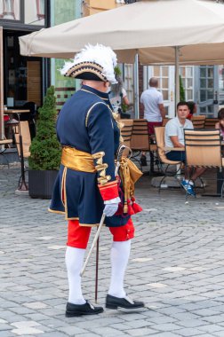 Timisoara, Romanya - 15 Eylül 2018: Nöbetçi değiştirme töreni. Dönem kostümleri.